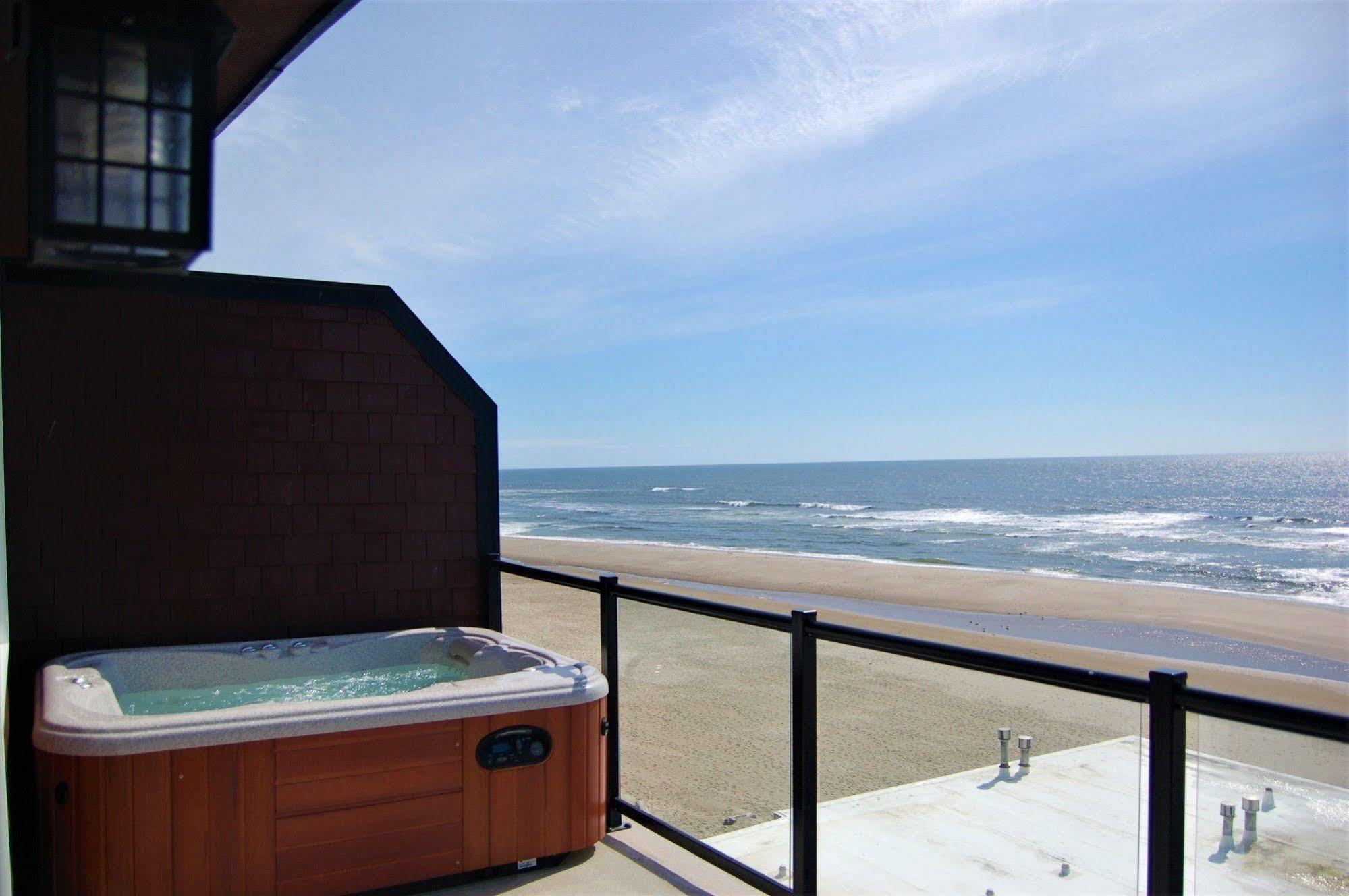 Beachfront Manor Hotel Lincoln City Exterior photo
